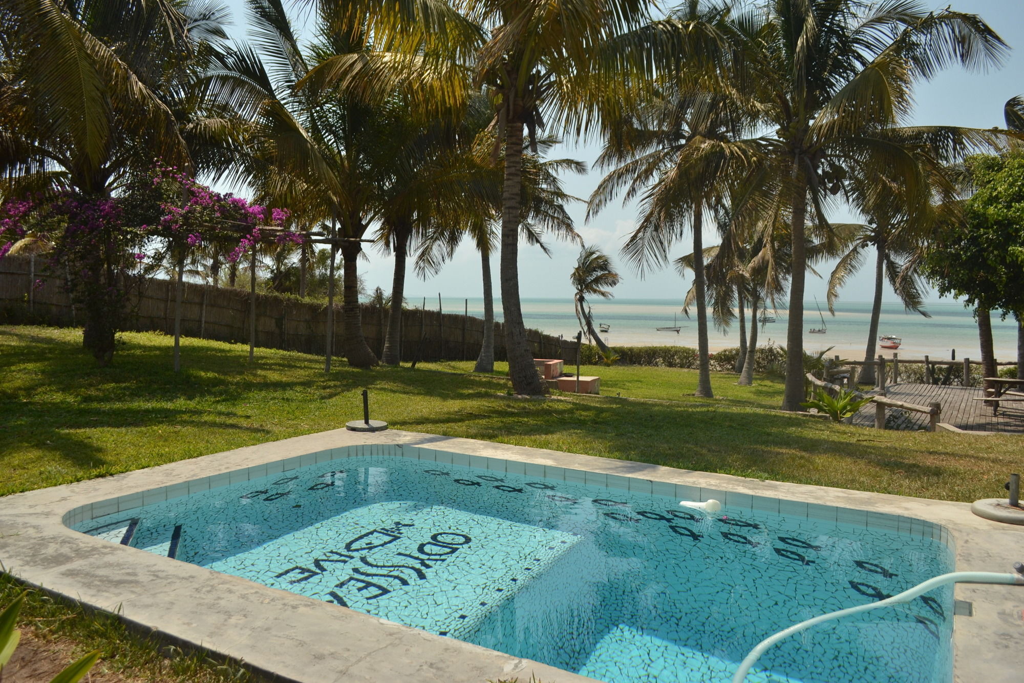 Baobab Beach Lodge And Backpackers Віланкулуш Екстер'єр фото